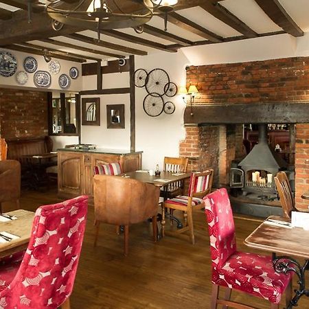 The White Horse Inn 아이 외부 사진