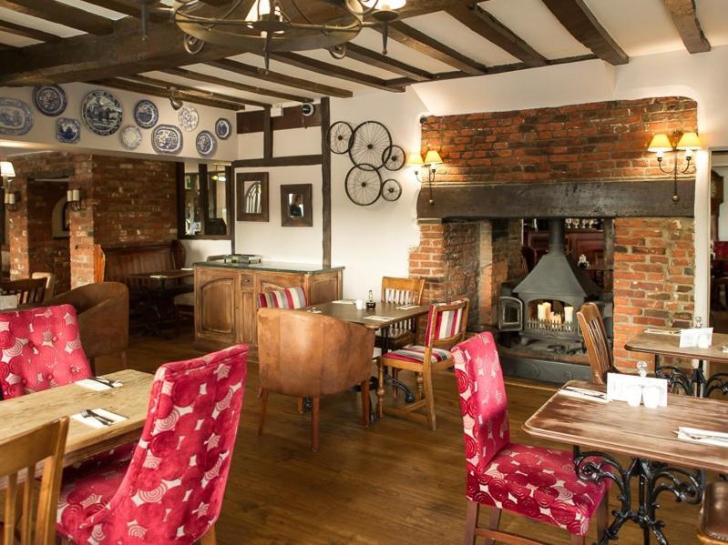 The White Horse Inn 아이 외부 사진