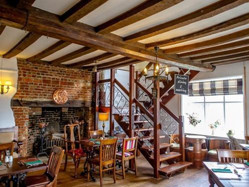 The White Horse Inn 아이 외부 사진